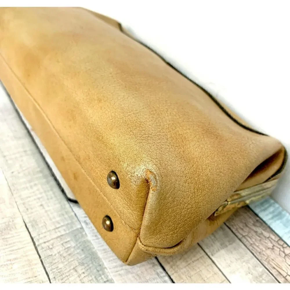 TRUE VINTAGE PEBBLED BEIGE GENUINE LEATHER FRAMED POCKETBOOK BAG HANDBAG PURSE